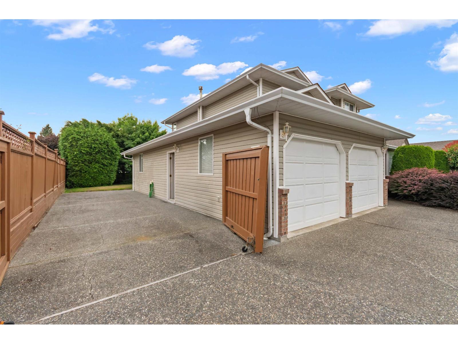 44739 Cumberland Avenue, Sardis South, Chilliwack, British Columbia  V2R 3B9 - Photo 3 - R3152341