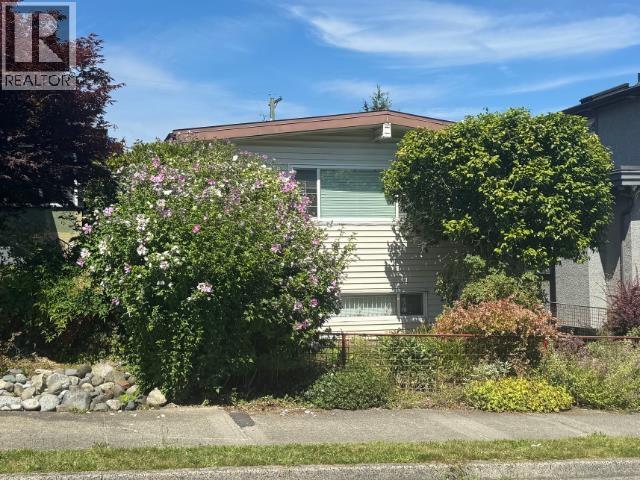 2935 Adanac Street, Vancouver, British Columbia  V5K 2N4 - Photo 2 - R3152120