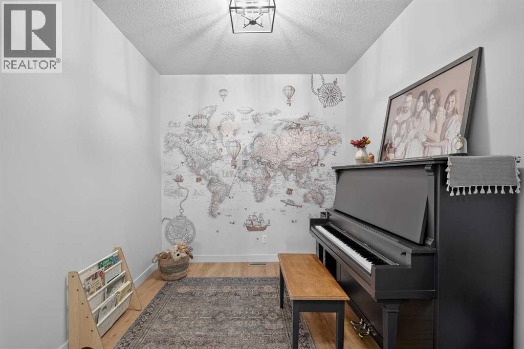 16 Legacy Manor SE, Calgary, Alberta  T2X 2E9 - Photo 5 - A2331742