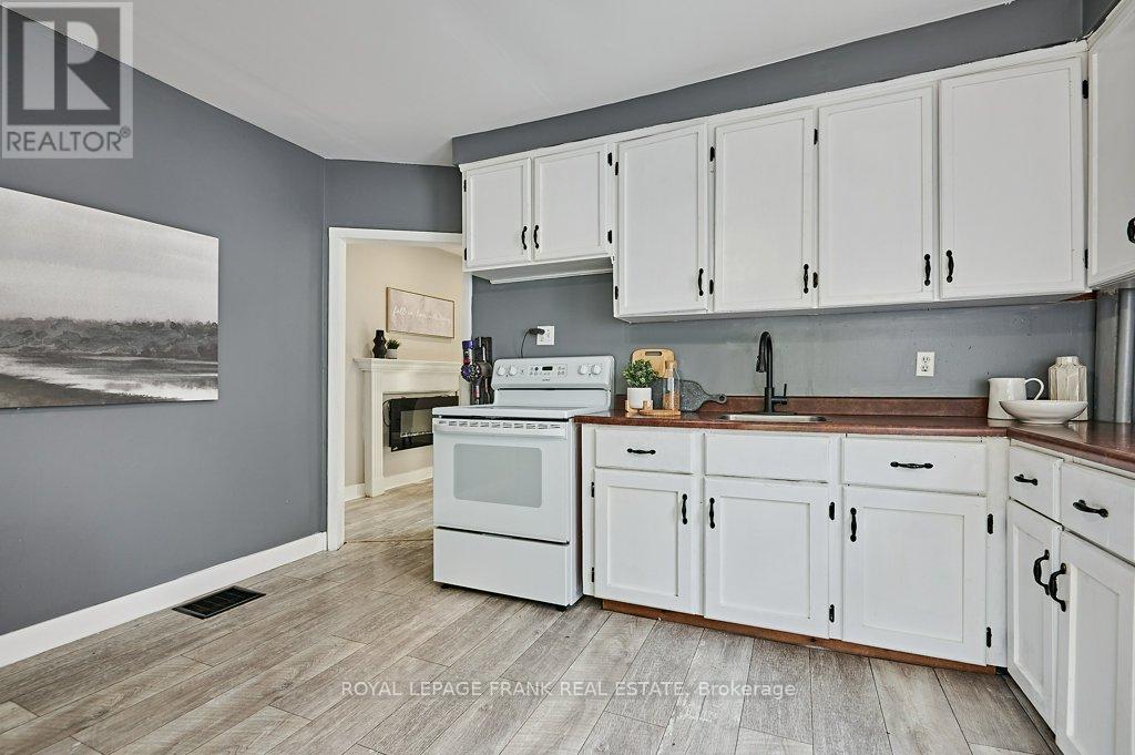 493 St. Lawrence Avenue, Oshawa, Ontario  L1H 4C3 - Photo 11 - E13636850