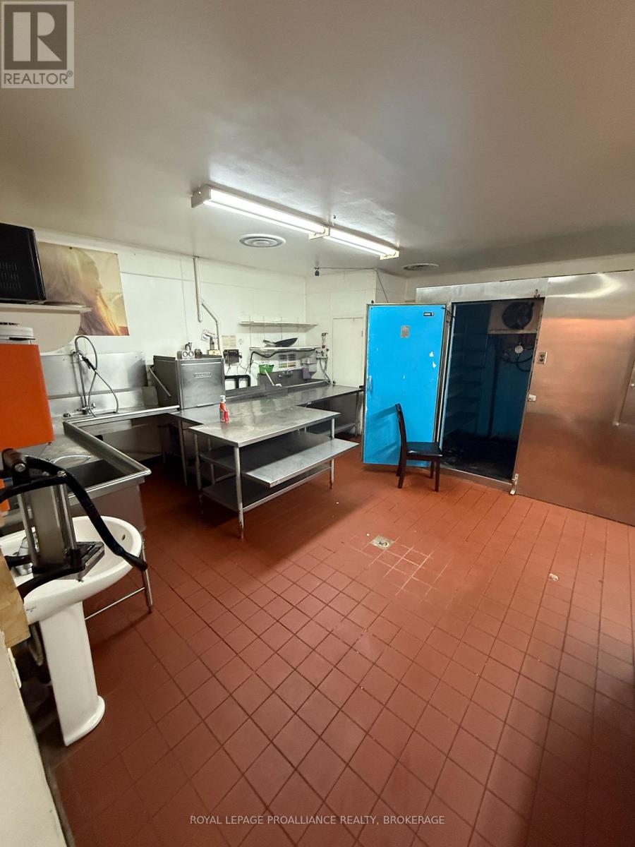 138 King Street E, Gananoque, Ontario  K7G 1G2 - Photo 6 - X13636700
