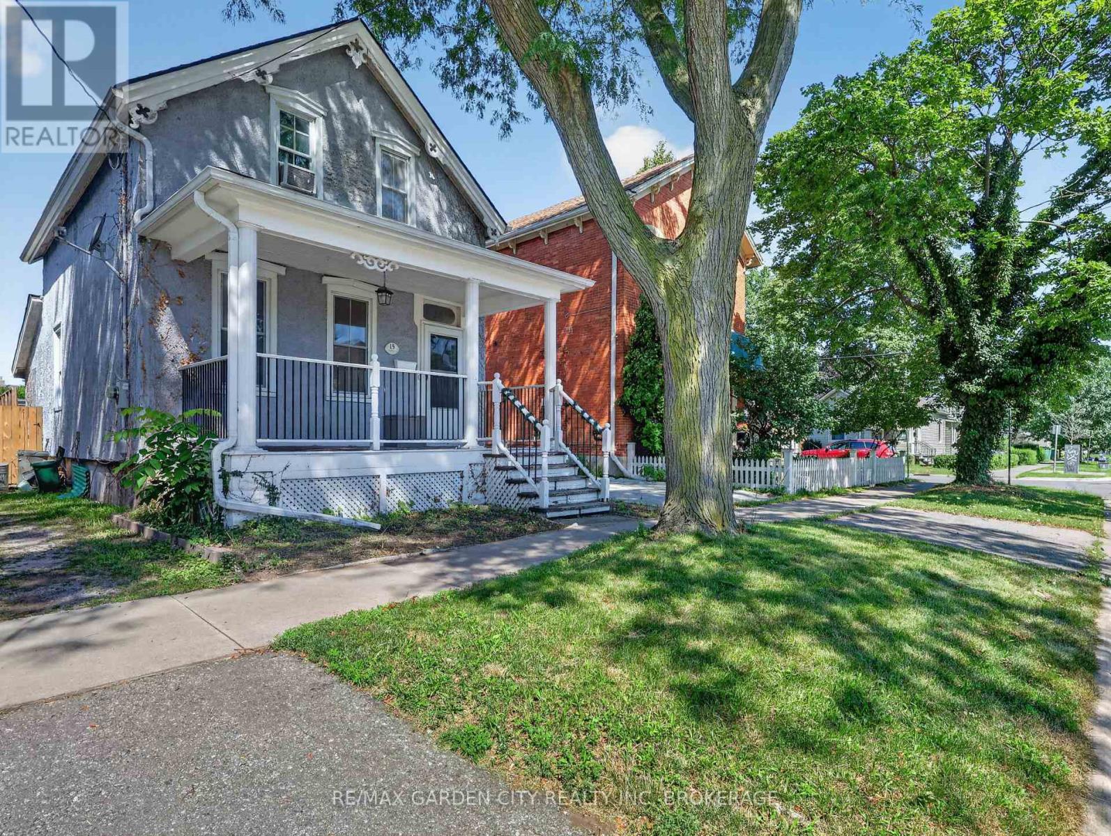 15 CATHERINE STREET, St. Catharines, Ontario