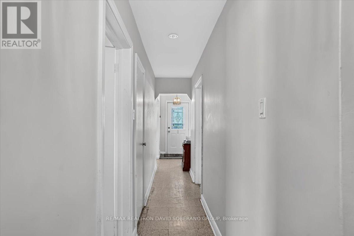 19 Wigan Crescent, Toronto, Ontario M3H 3A3 - Photo 5 - C13636702