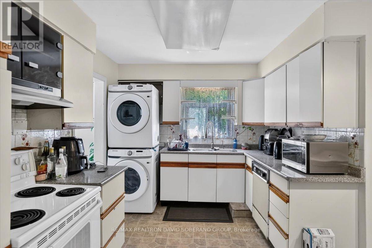 19 Wigan Crescent, Toronto, Ontario M3H 3A3 - Photo 6 - C13636702