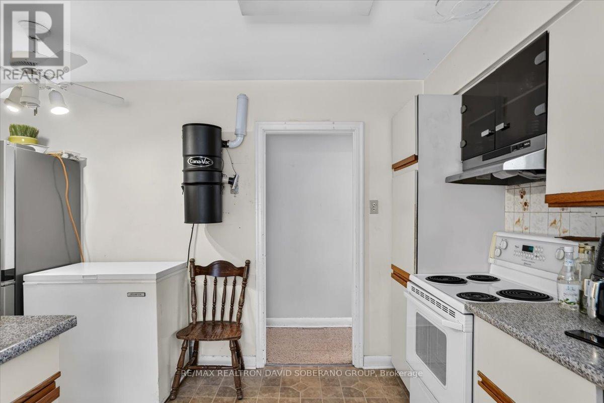 19 Wigan Crescent, Toronto, Ontario M3H 3A3 - Photo 7 - C13636702