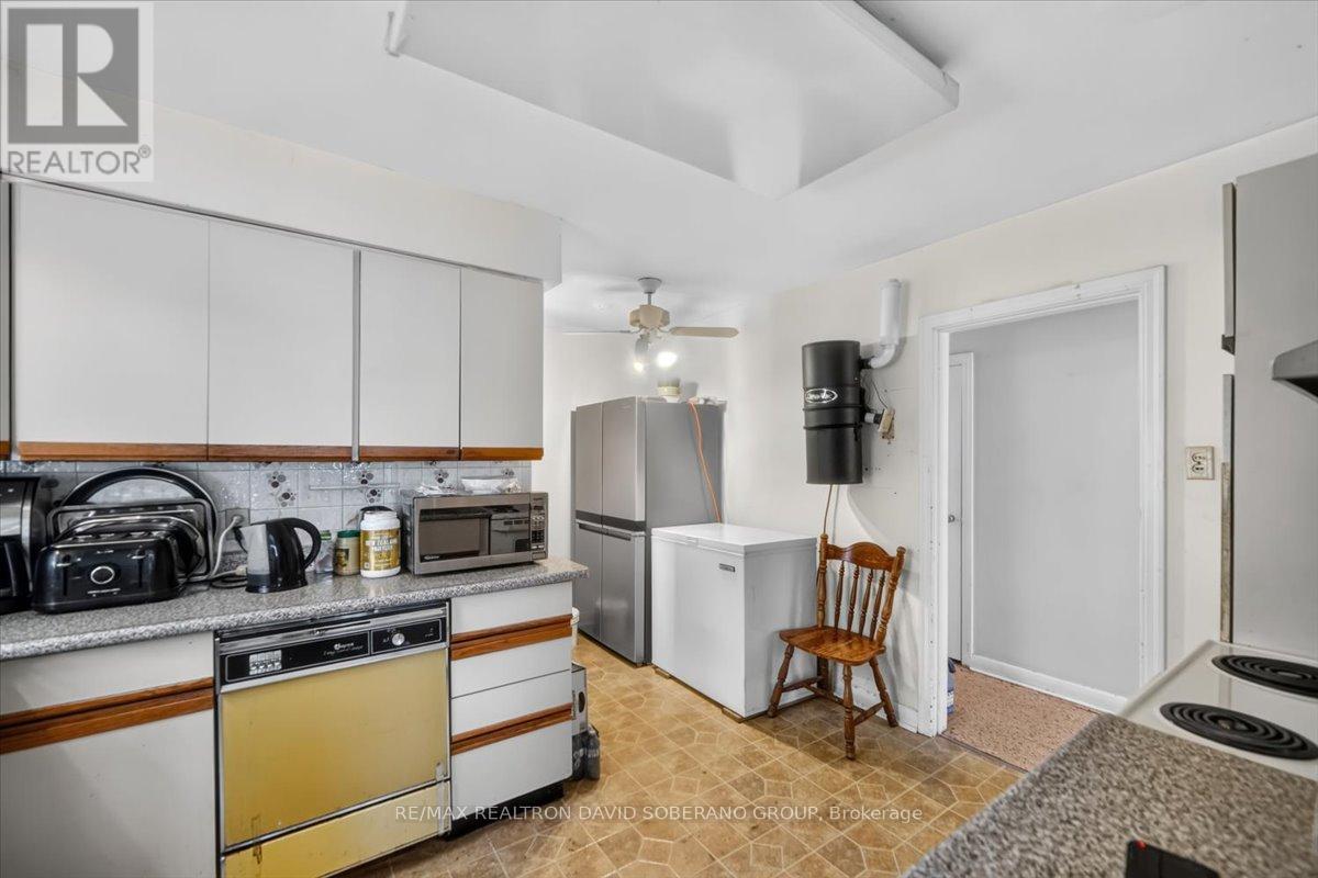 19 Wigan Crescent, Toronto, Ontario M3H 3A3 - Photo 9 - C13636702
