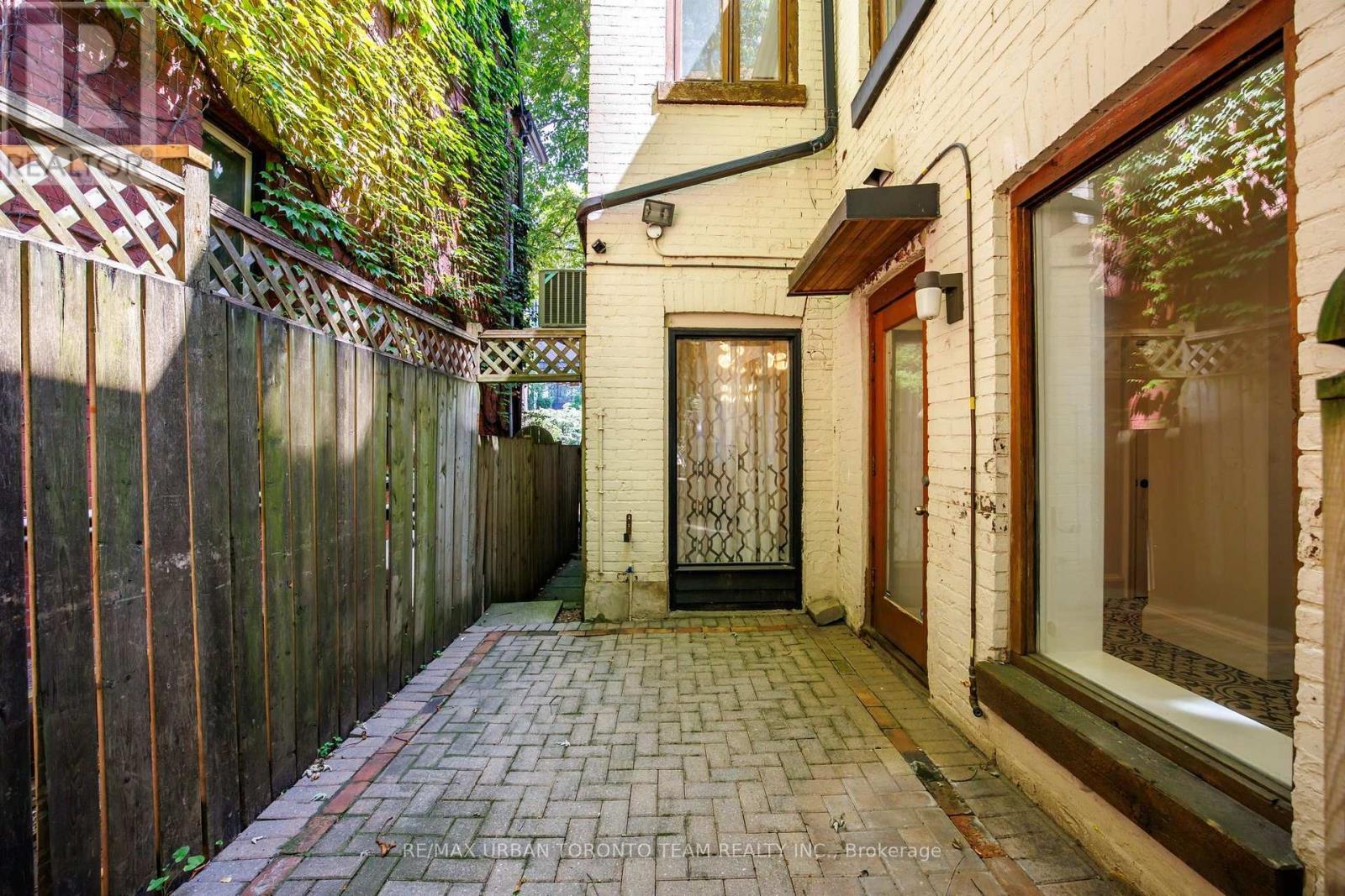 18 DRAPER STREET