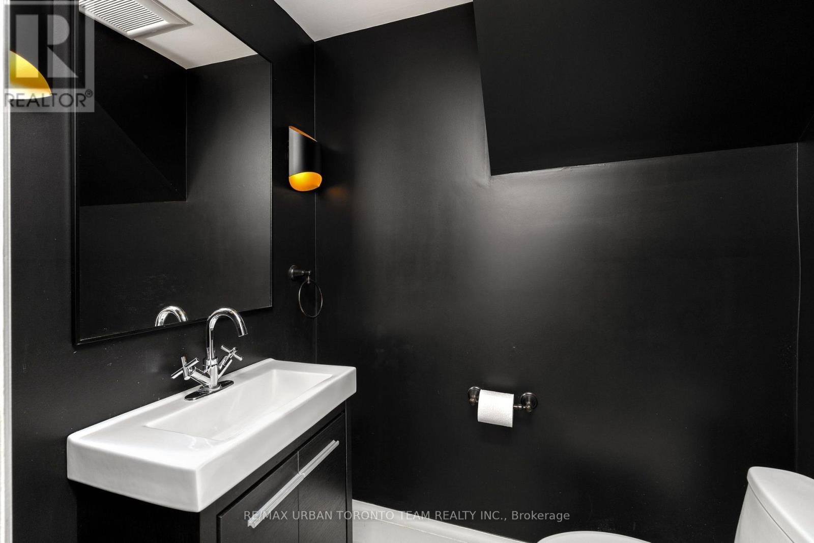 18 Draper Street, Toronto, Ontario  M5V 2M4 - Photo 9 - C13636790