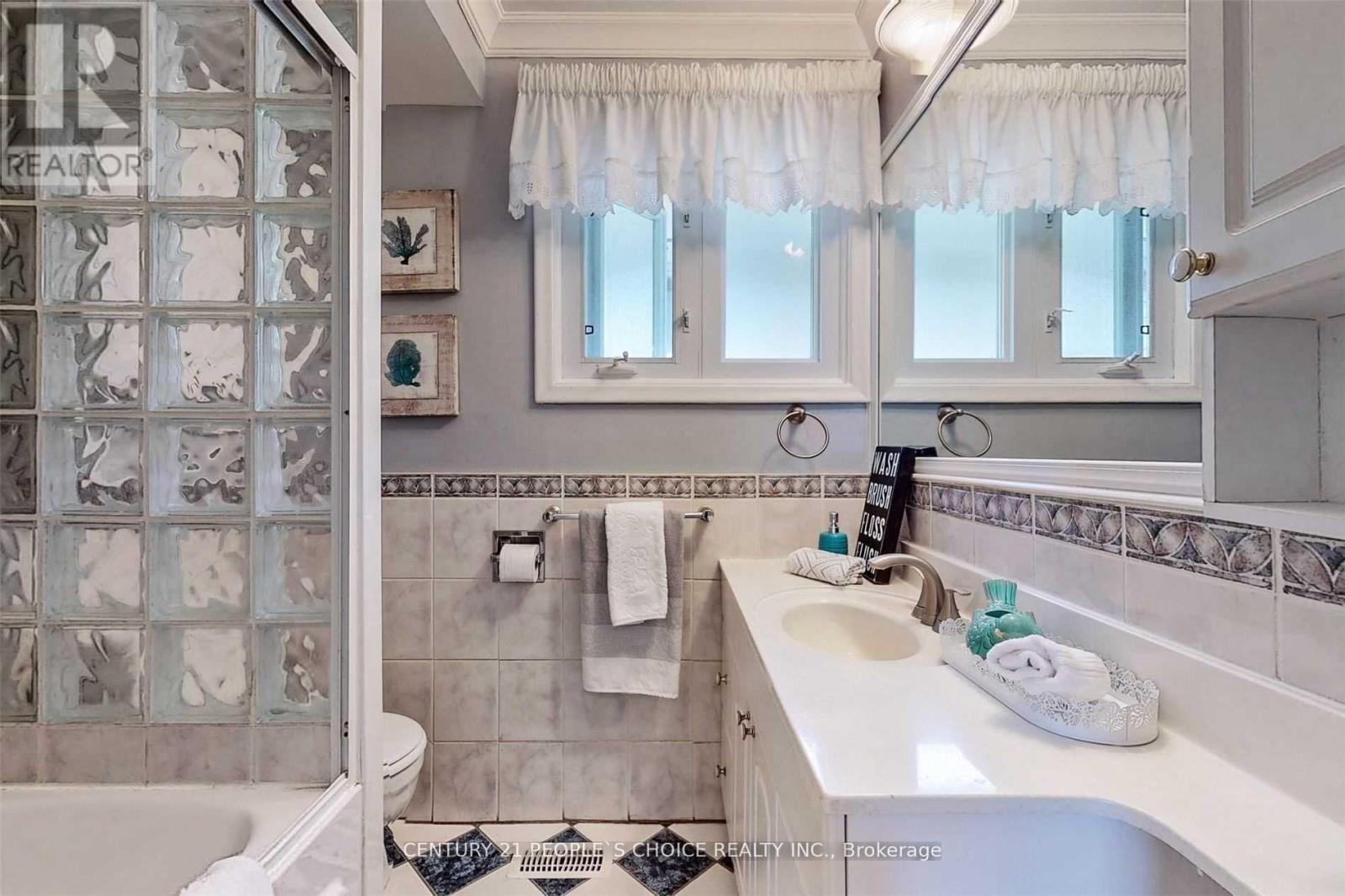 5 Mid Pines Road, Toronto, Ontario  M1G 2L5 - Photo 13 - E13636746