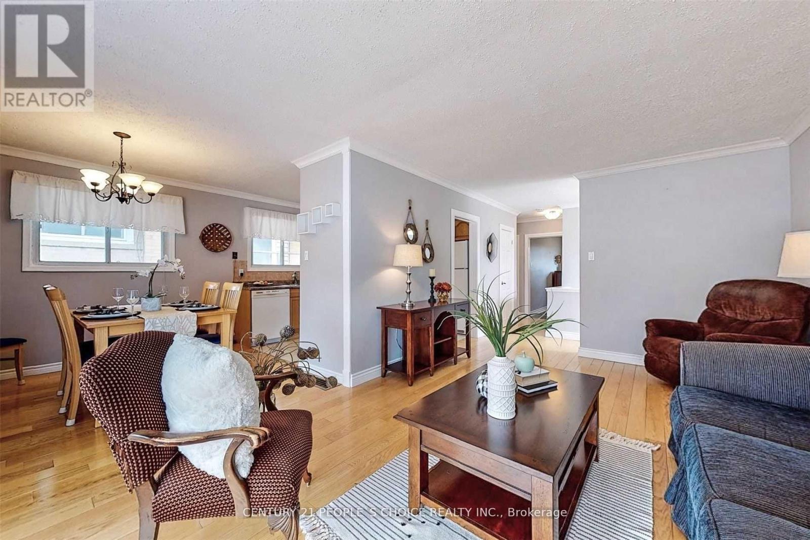 5 Mid Pines Road, Toronto, Ontario  M1G 2L5 - Photo 2 - E13636746