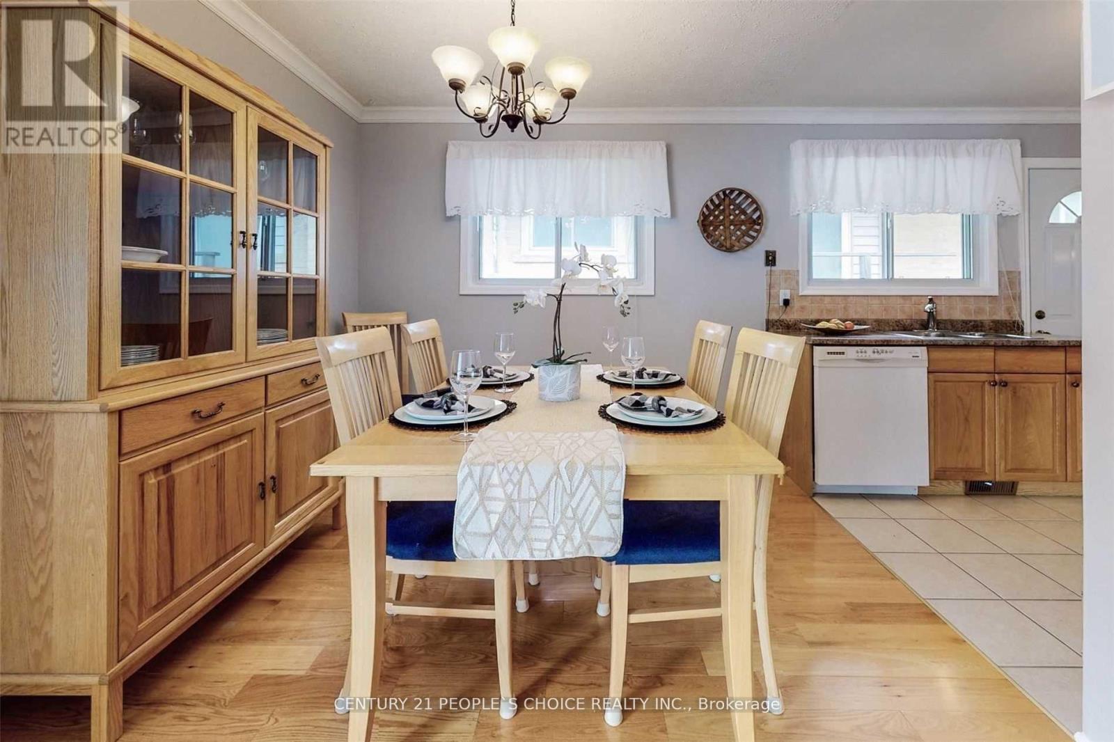 5 Mid Pines Road, Toronto, Ontario  M1G 2L5 - Photo 4 - E13636746