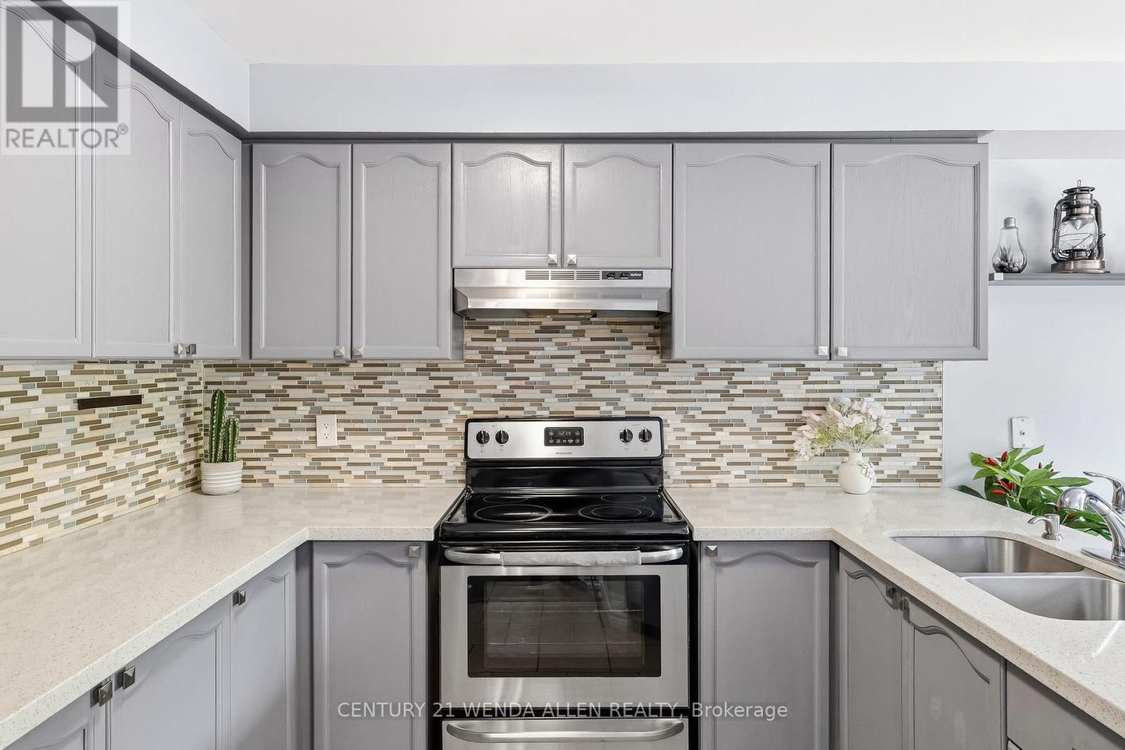5 Jays Drive, Whitby, Ontario  L1R 2P5 - Photo 12 - E13636754