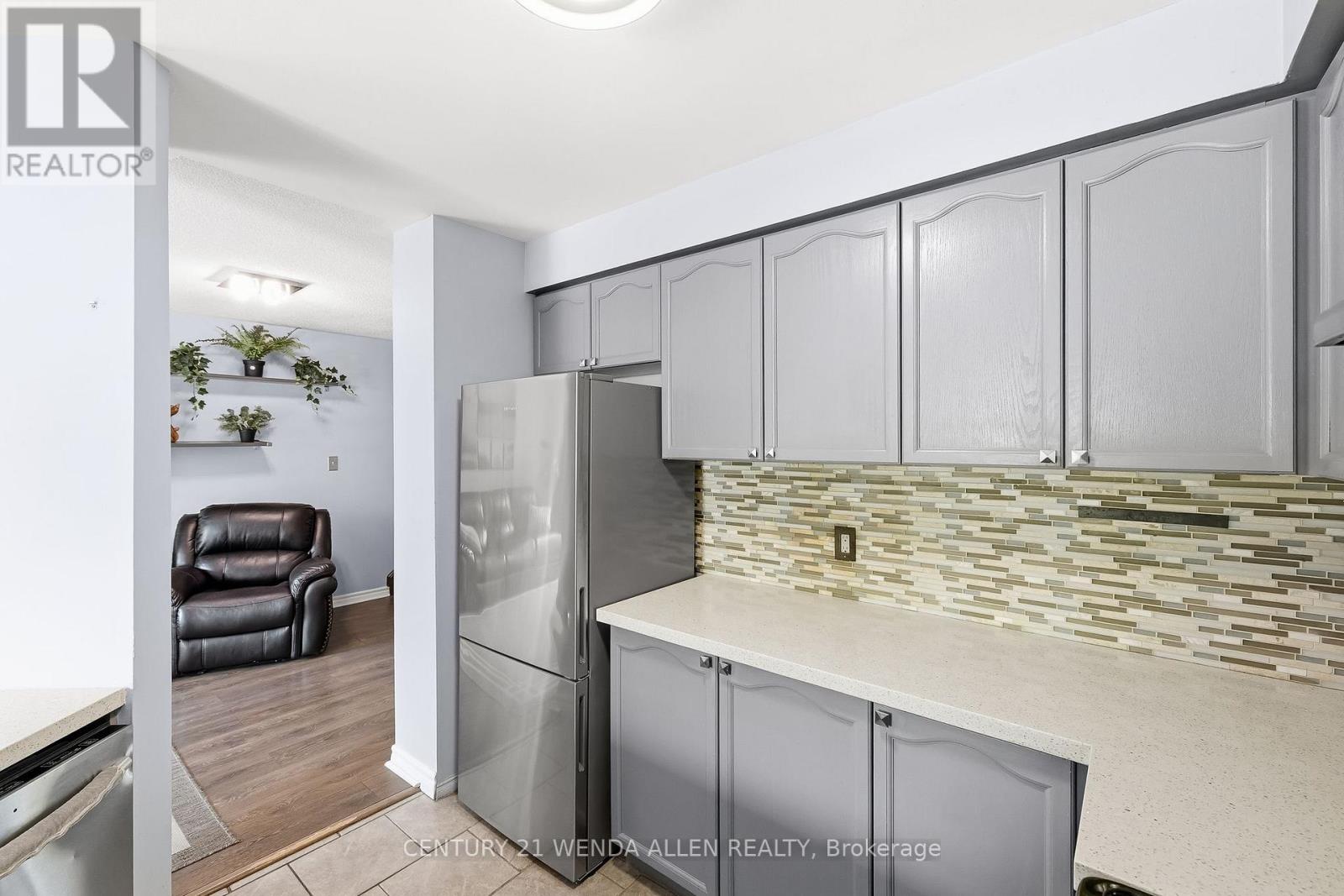 5 Jays Drive, Whitby, Ontario  L1R 2P5 - Photo 14 - E13636754