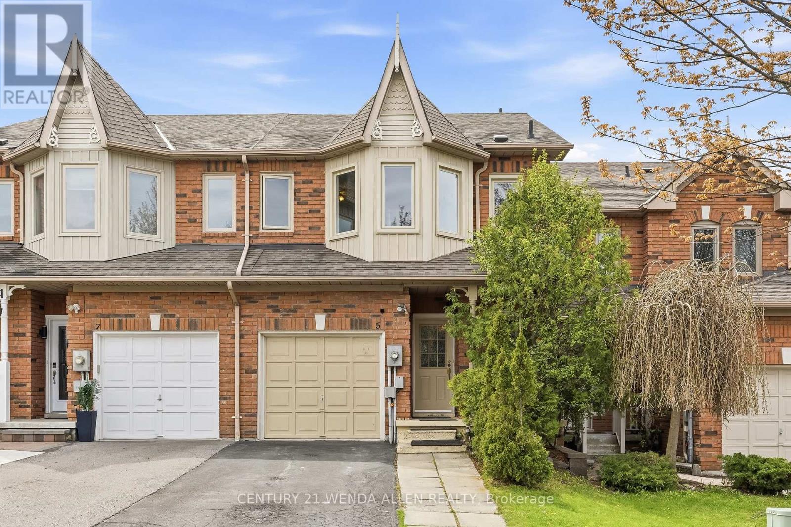 5 Jays Drive, Whitby, Ontario  L1R 2P5 - Photo 2 - E13636754