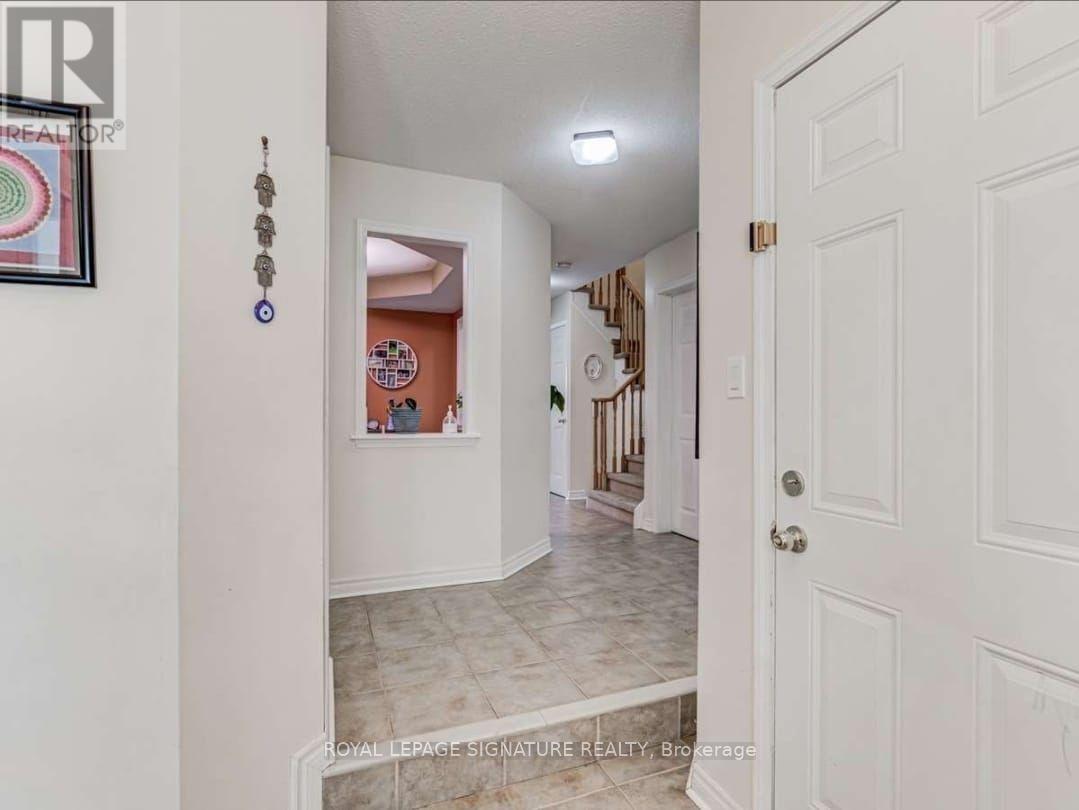 39 Jonesridge Drive, Ajax, Ontario  L1T 0B3 - Photo 3 - E13636788