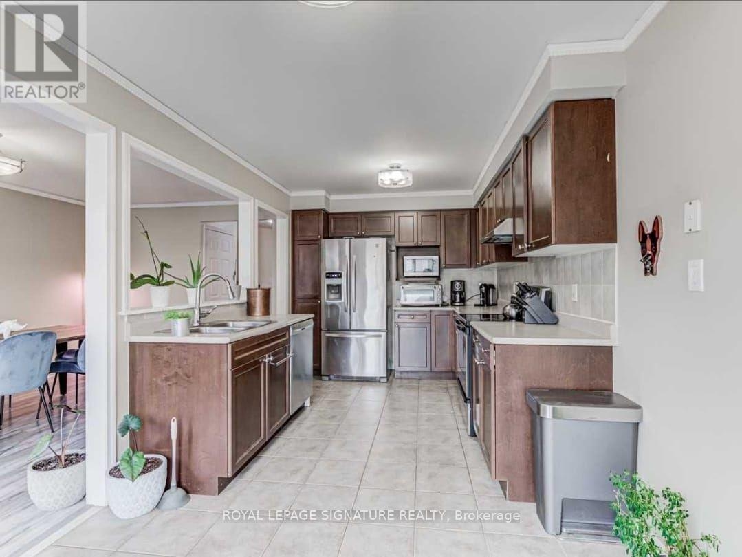 39 Jonesridge Drive, Ajax, Ontario  L1T 0B3 - Photo 4 - E13636788