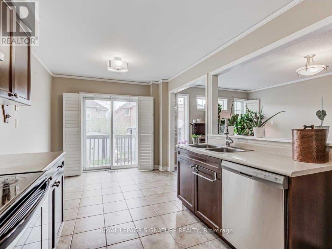 39 Jonesridge Drive, Ajax, Ontario  L1T 0B3 - Photo 5 - E13636788