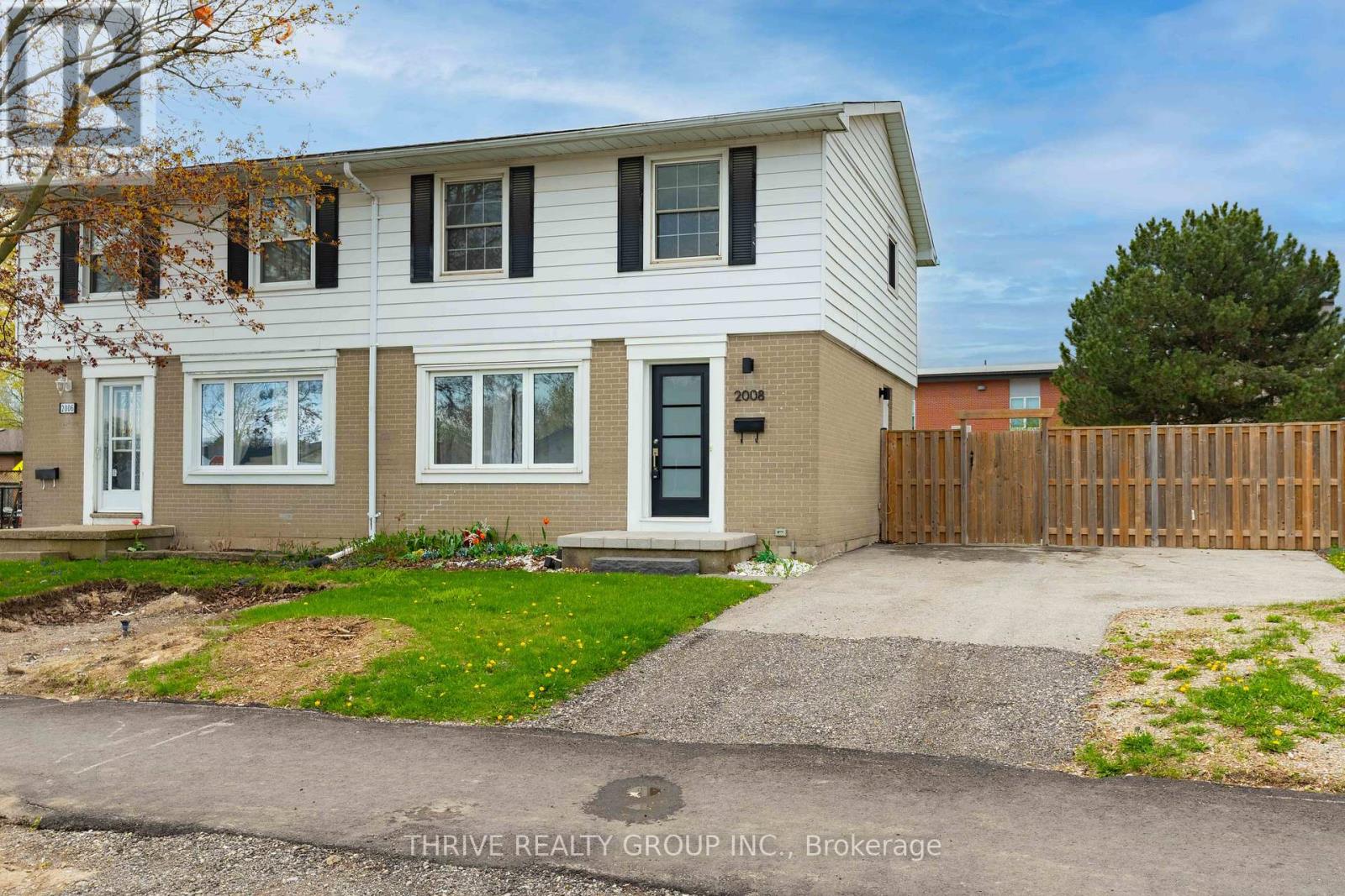 2008 Royal Crescent, London East, Ontario  N5V 1N8 - Photo 2 - X13071234