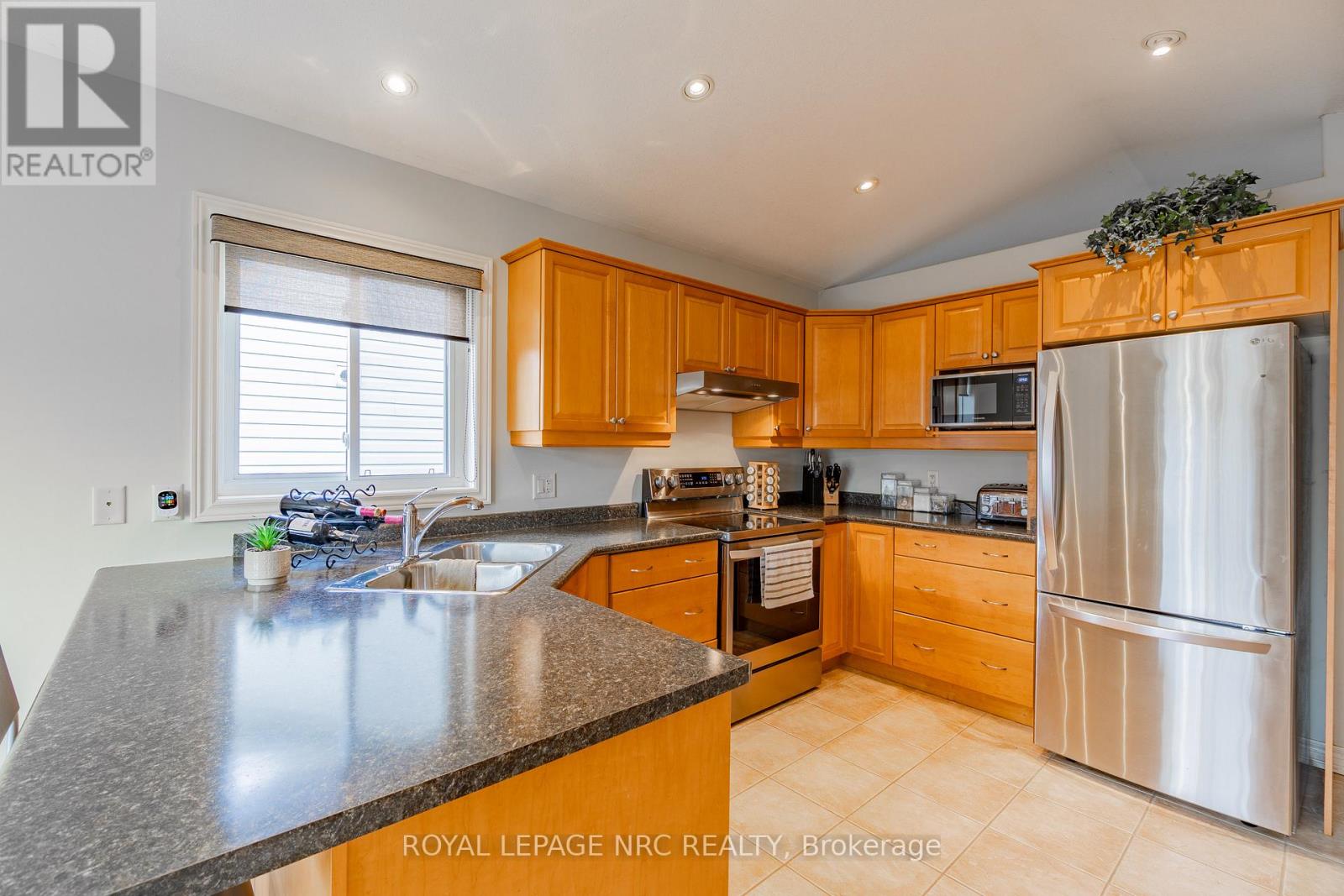 8398 Atack Court, Niagara Falls, Ontario  L2H 3N4 - Photo 9 - X13076572
