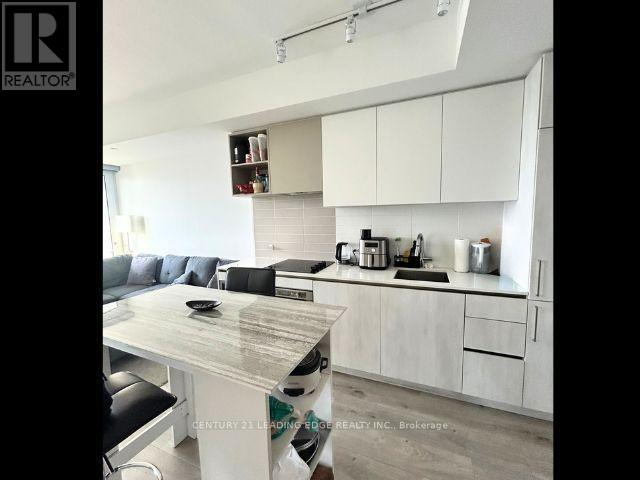 1915 - 1000 Portage Parkway N, Vaughan, Ontario  L4K 0L1 - Photo 2 - N13636724