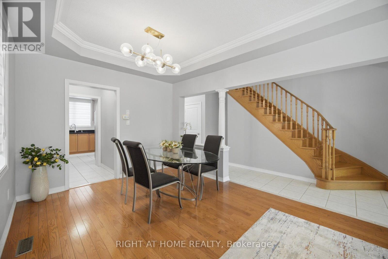 82 Starhill Crescent, Markham, Ontario  L6C 3A2 - Photo 13 - N13636832