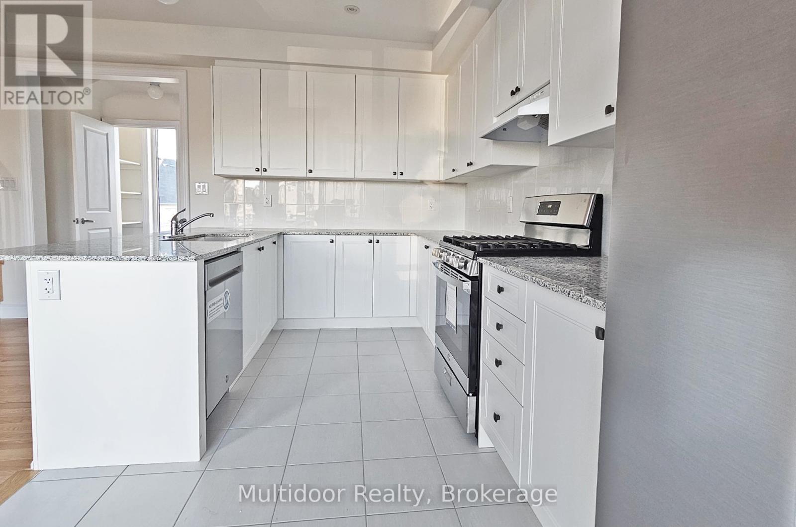 159 Tennant Circle, Vaughan, Ontario  L4H 5L4 - Photo 7 - N13636882
