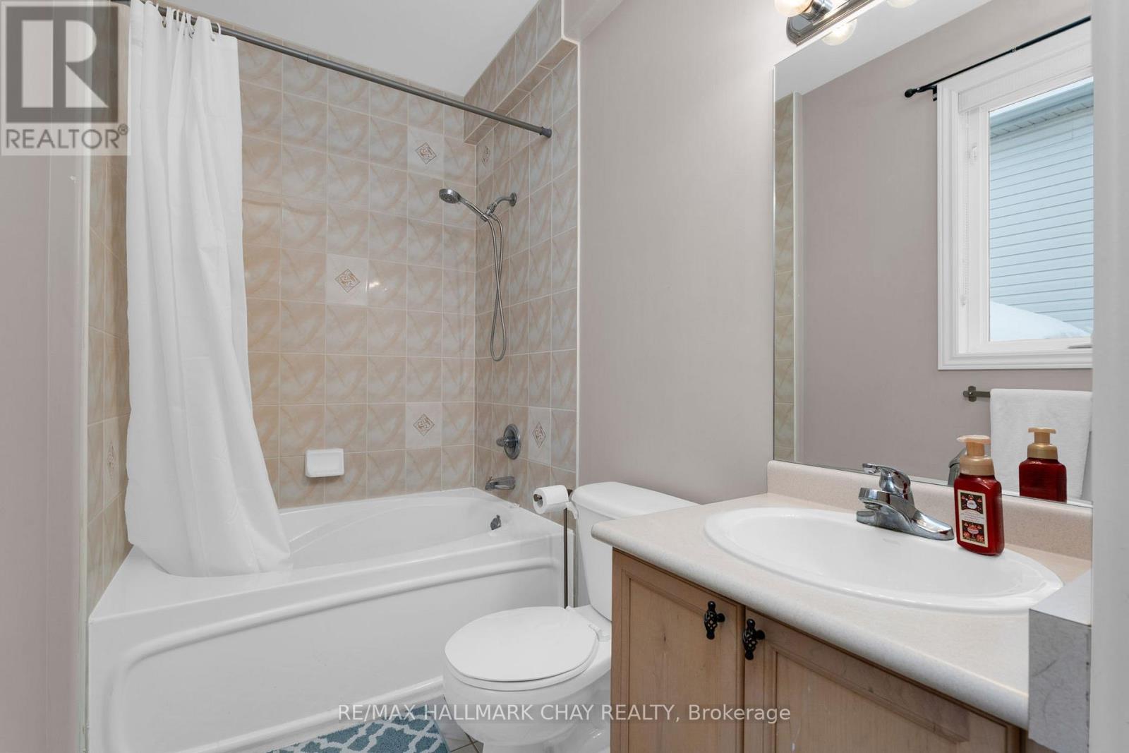 12 Oakmont Avenue, Oro-Medonte, Ontario  L0L 2L0 - Photo 4 - S13636814