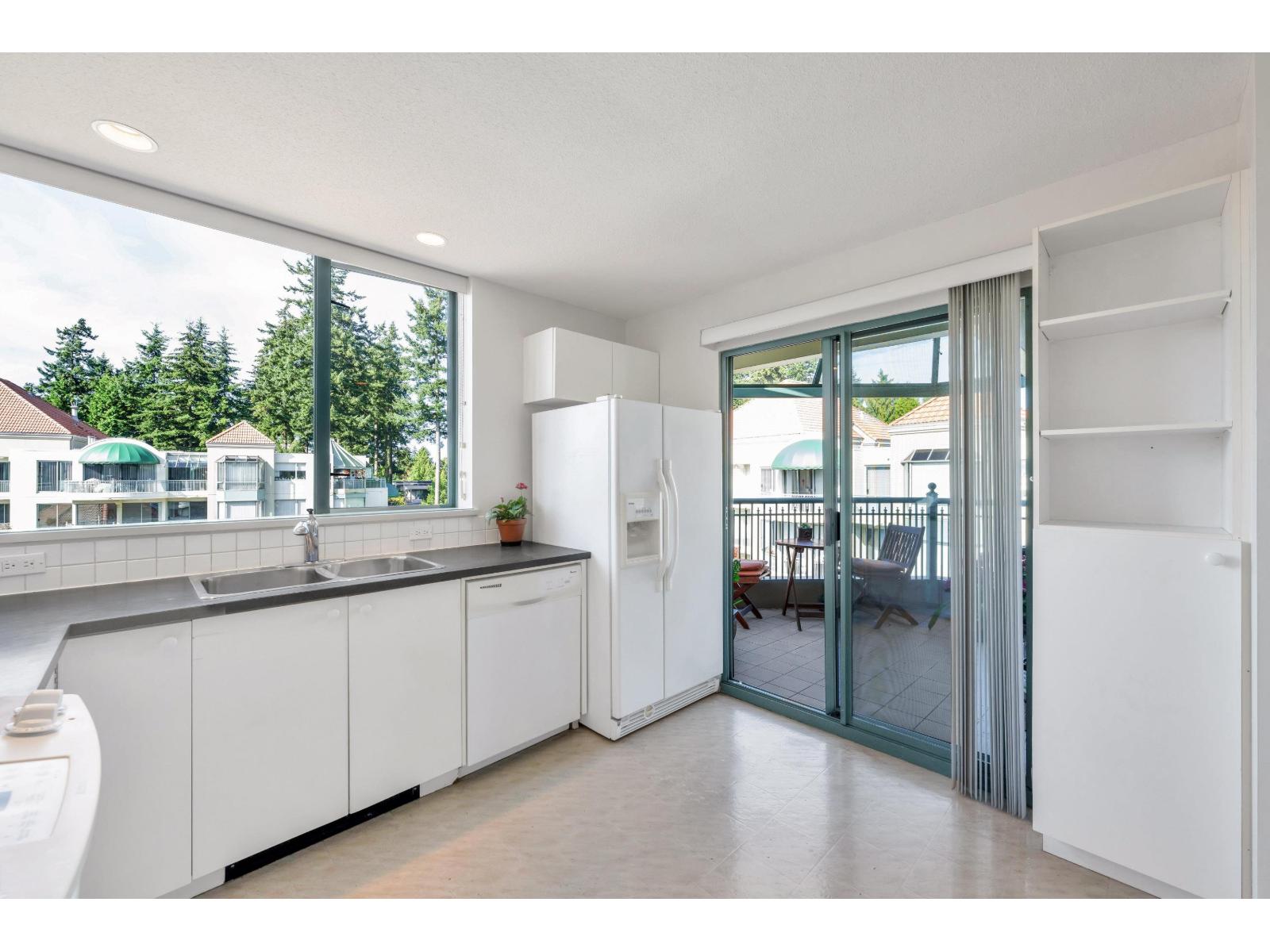 402 1765 Martin Drive, Surrey, British Columbia  V4A 9T6 - Photo 3 - R3149896