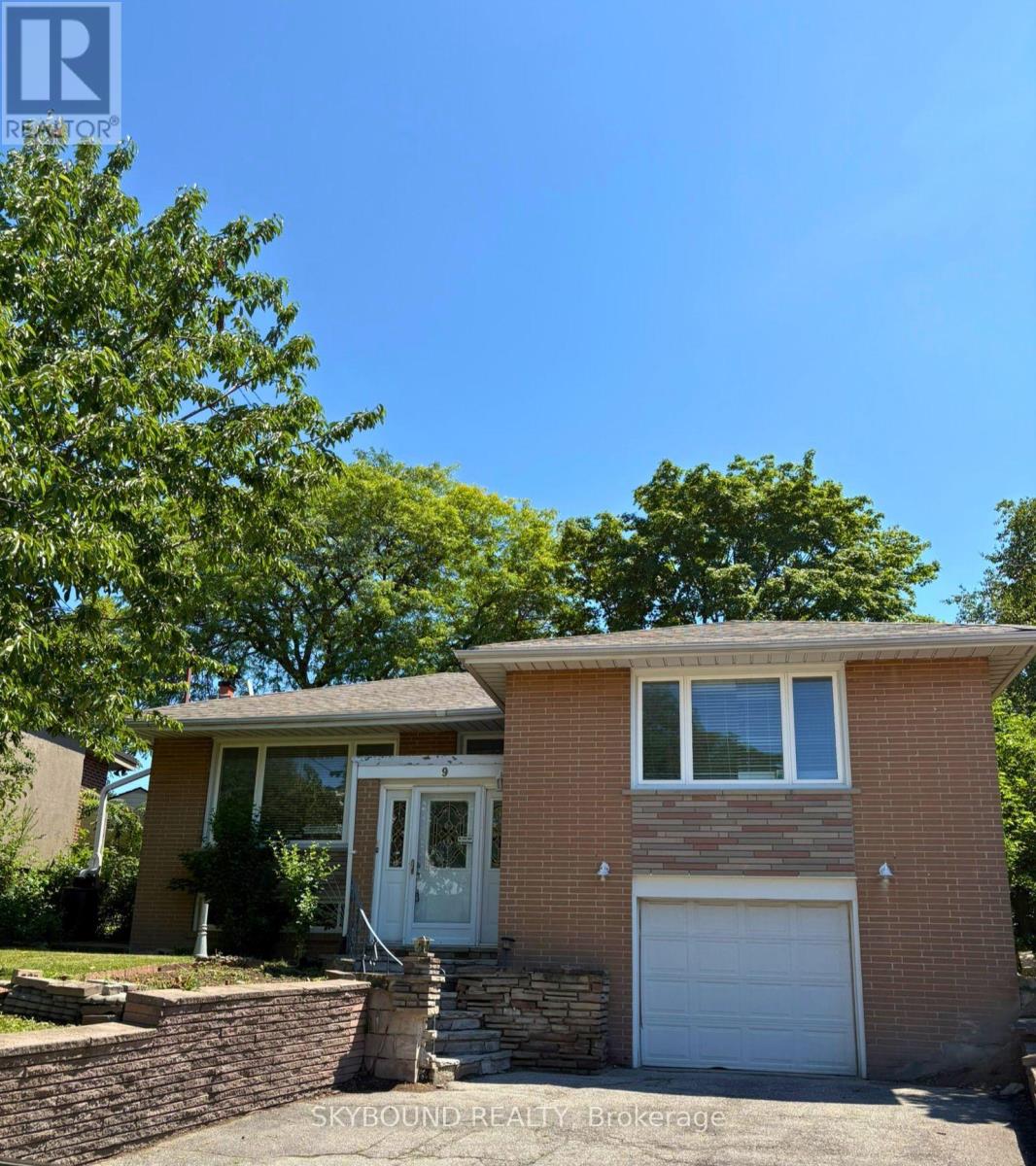 <div class="slider-price">$1,298,000</div><p>9 Caronport Crescent, Toronto, Ontario</p>