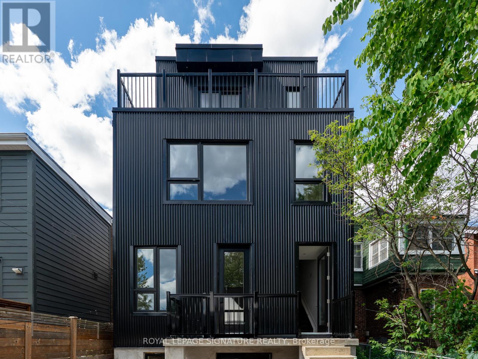 #4 - 7 EARNSCLIFFE ROAD, Toronto, Ontario