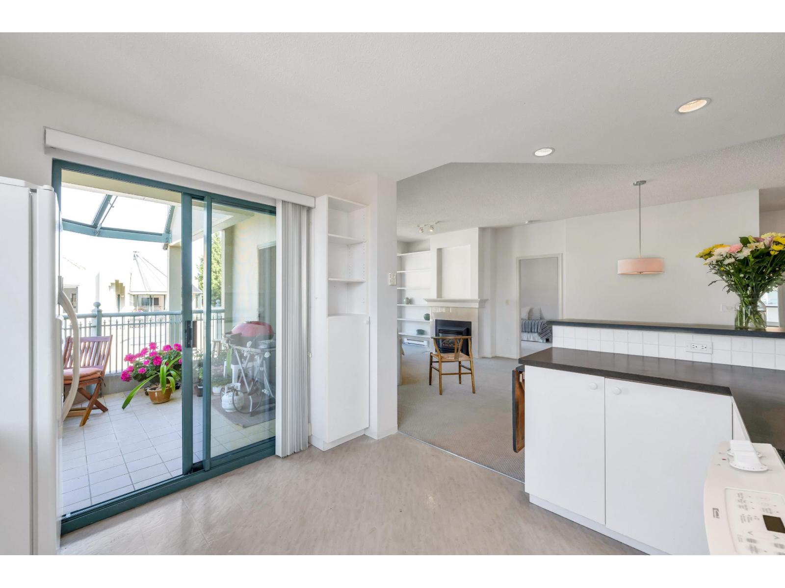 402 1765 Martin Drive, Surrey, British Columbia  V4A 9T6 - Photo 7 - R3149896