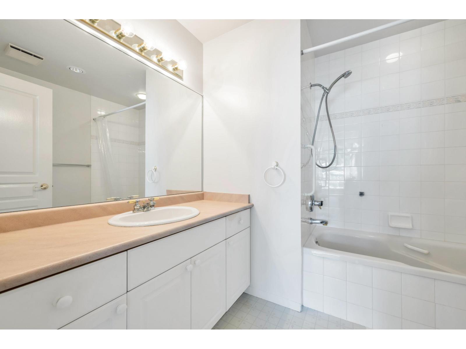402 1765 Martin Drive, Surrey, British Columbia  V4A 9T6 - Photo 17 - R3149896