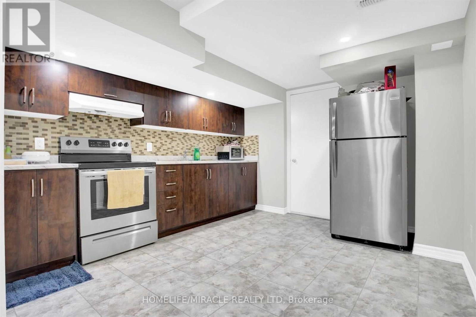 Bsmt - 51 Connolly Crescent, Brampton, Ontario L6R 0G9 - Photo 2 - W13159584