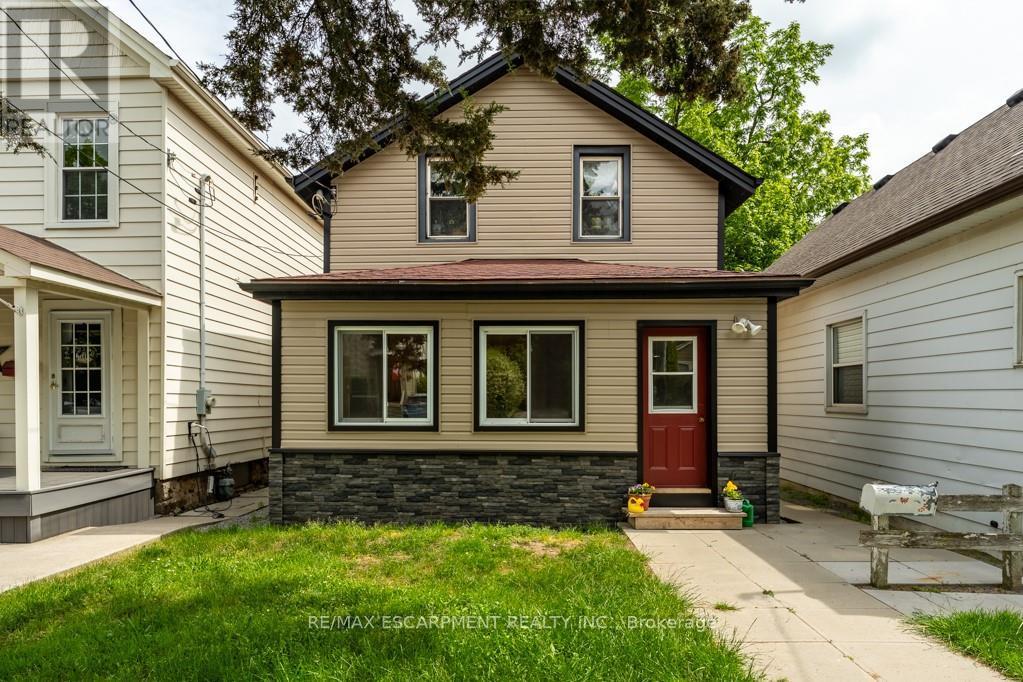 15 ADELAIDE STREET, Grimsby, Ontario