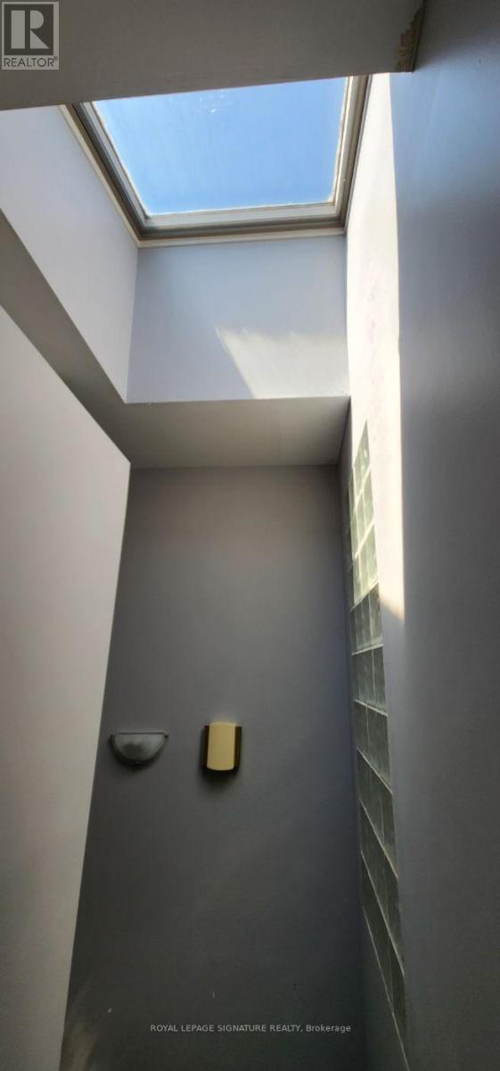 1285a St. Clair Avenue, Toronto, Ontario  M6E 1B8 - Photo 8 - W13609934