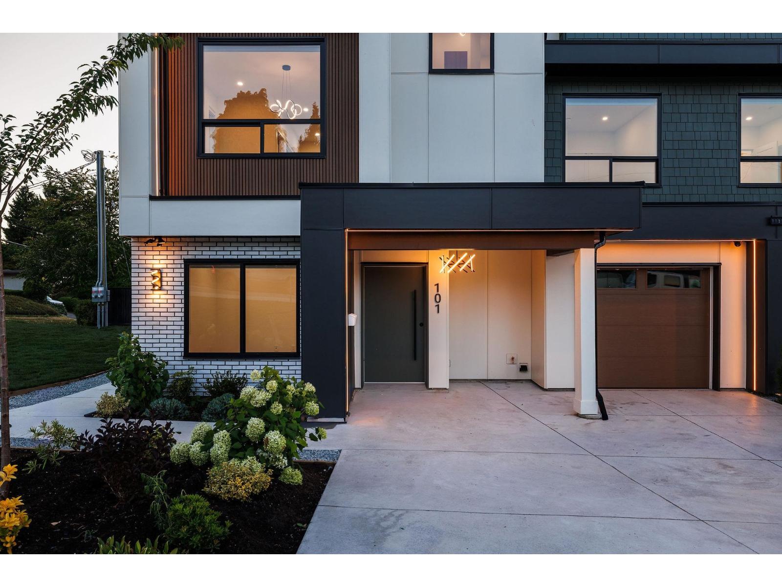 101 13313 137 Street, Surrey, British Columbia  V3R 2J2 - Photo 2 - R3151614