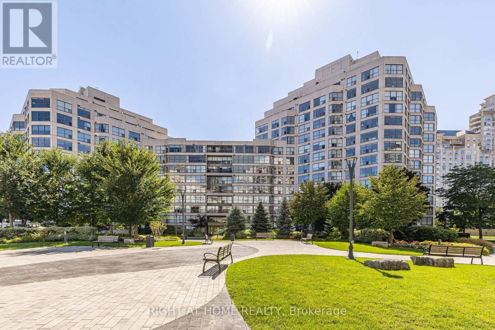 806 - 2267 Lake Shore Boulevard W, Toronto, Ontario  M8V 3X2 - Photo 2 - W13636692