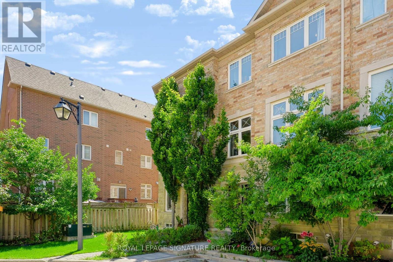 10 Clockwork Lane, Toronto, Ontario  M8Y 4H5 - Photo 2 - W13636742