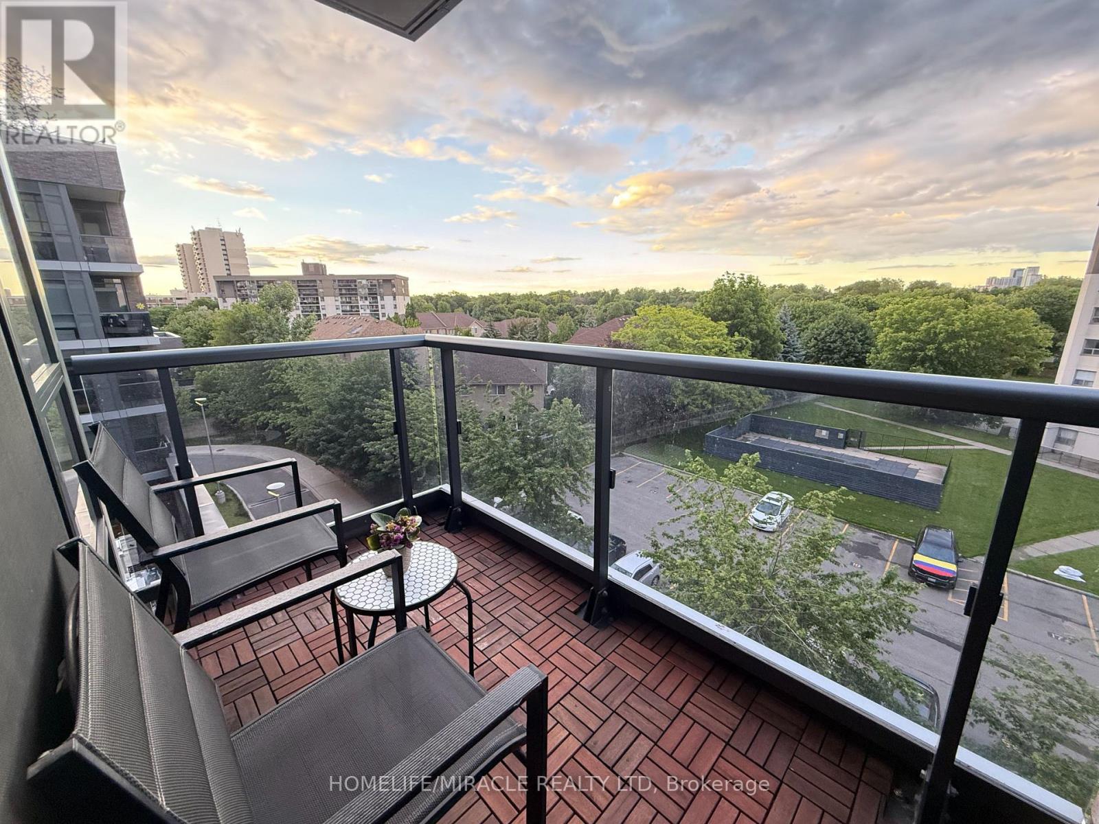 543 - 26 Gibbs Road, Toronto, Ontario  M9B 0E3 - Photo 2 - W13636768