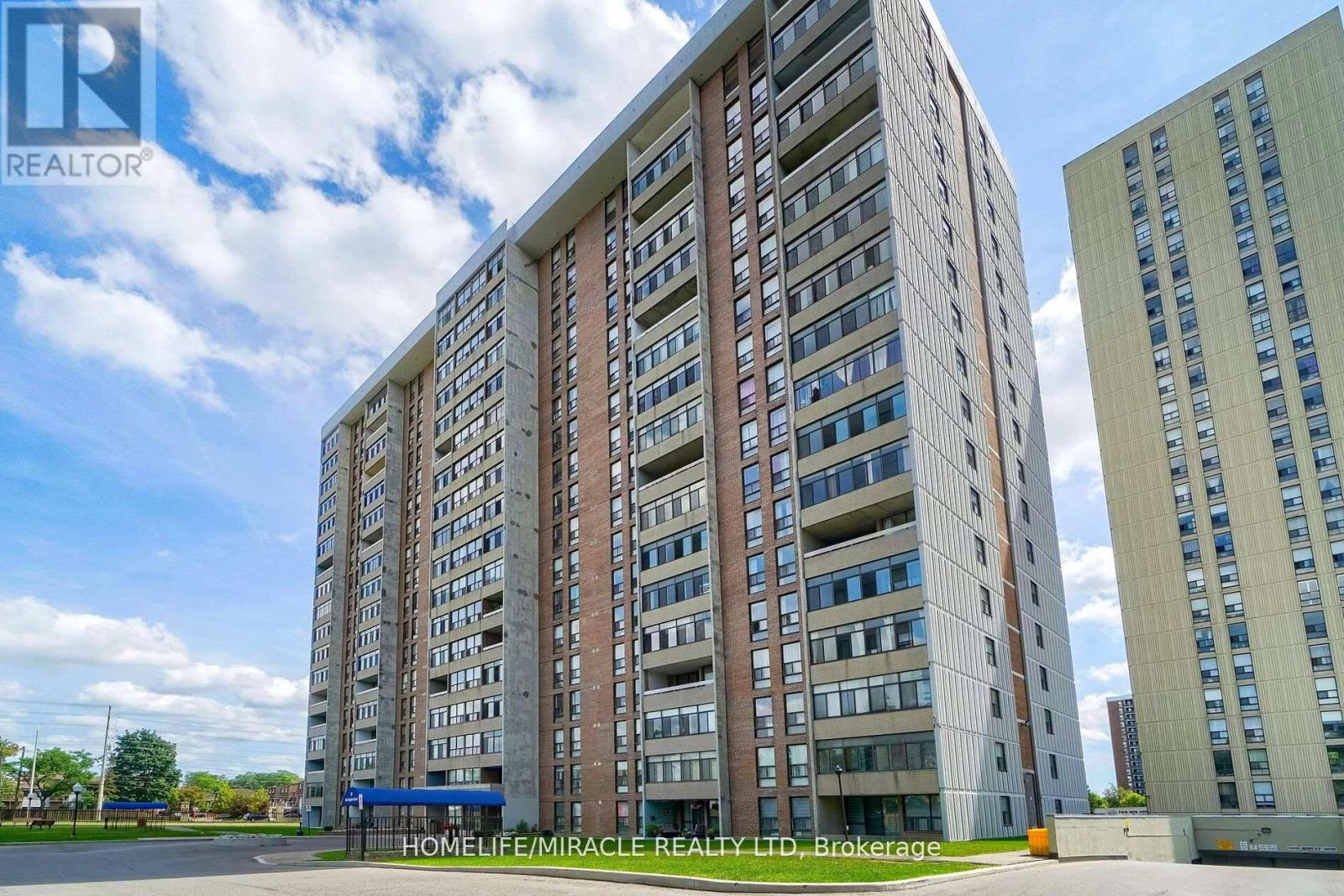 608 - 25 Kensington Road, Brampton, Ontario  L6T 3W8 - Photo 1 - W13636778