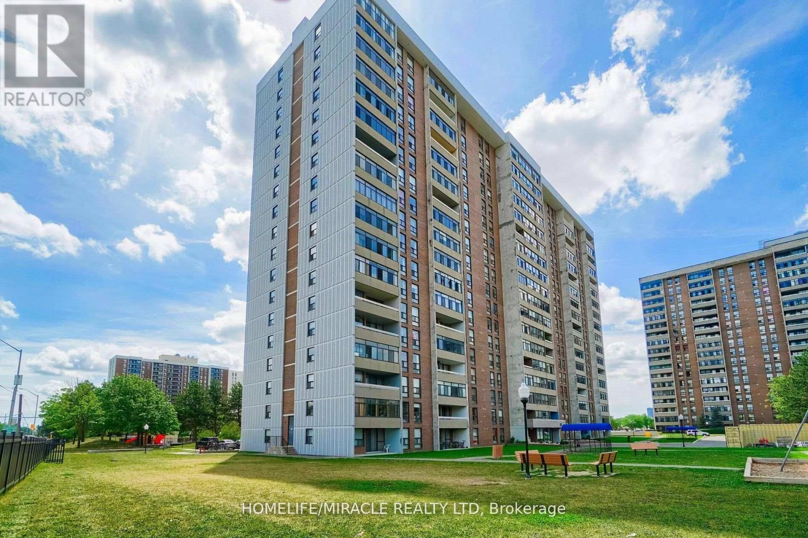608 - 25 Kensington Road, Brampton, Ontario  L6T 3W8 - Photo 2 - W13636778