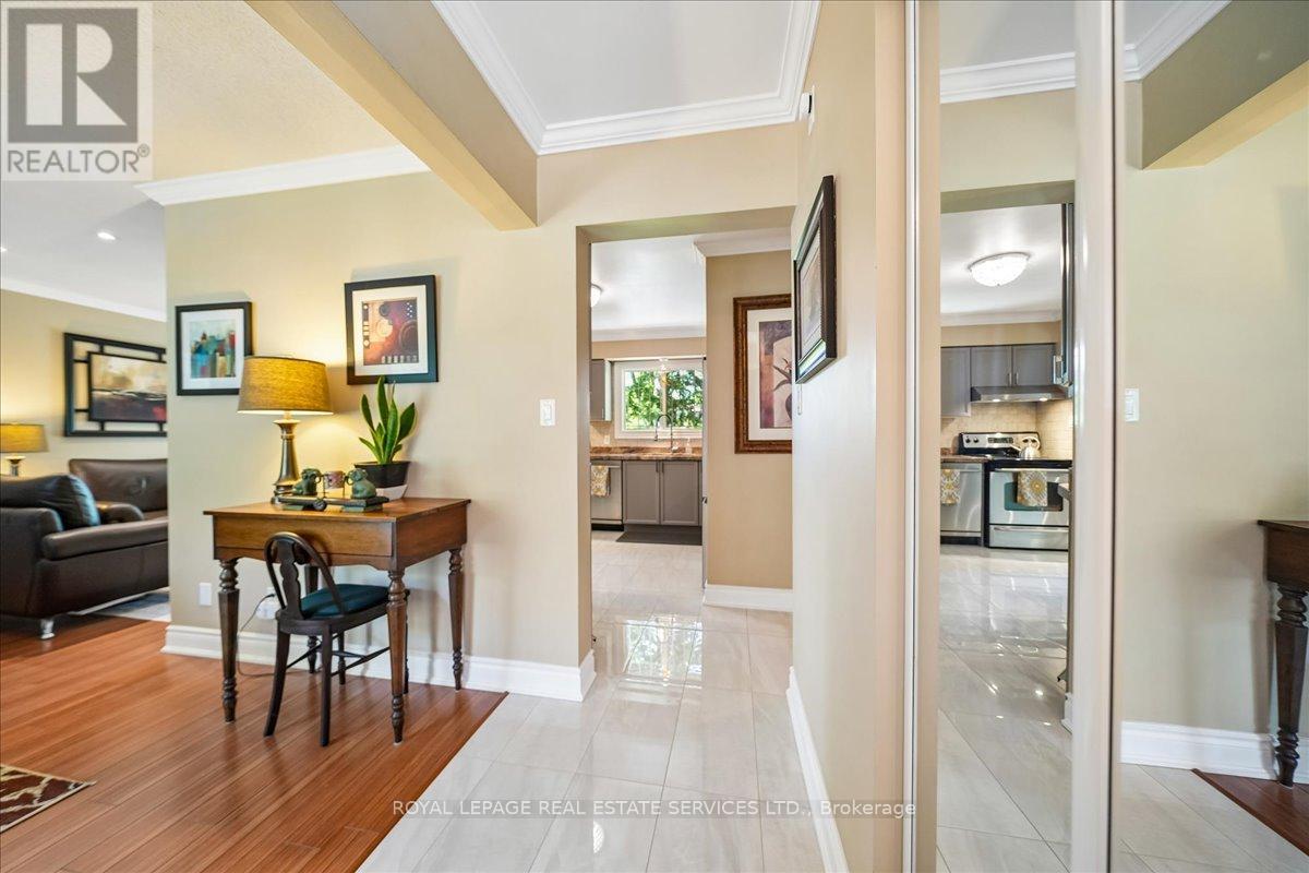 987 Sierra Boulevard, Mississauga, Ontario L4Y 2E3 - Photo 6 - W13636802