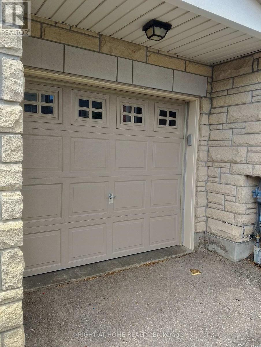 32 Aspen Hills Road, Brampton, Ontario  L6Y 6E4 - Photo 10 - W13636836