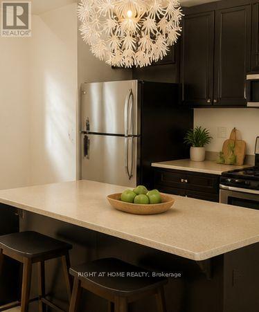 32 Aspen Hills Road, Brampton, Ontario  L6Y 6E4 - Photo 3 - W13636836
