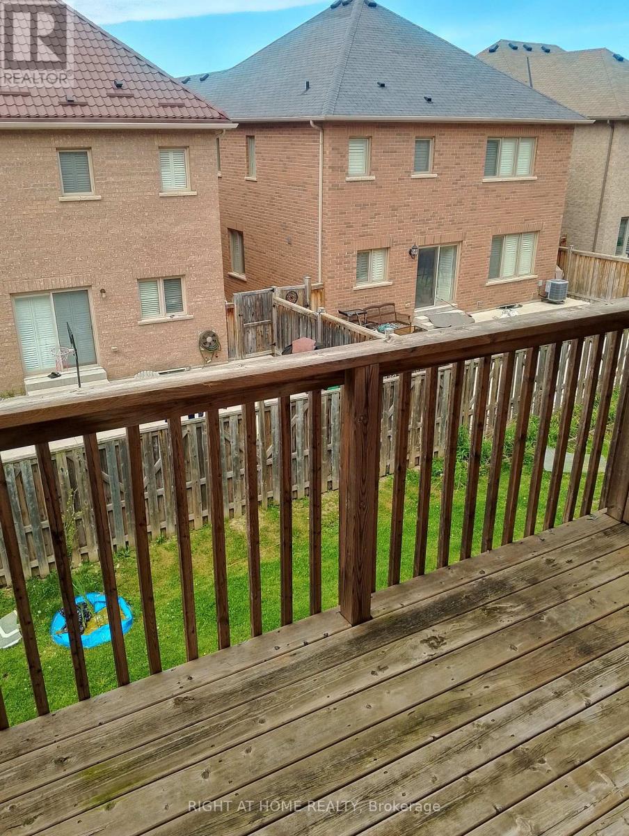 32 Aspen Hills Road, Brampton, Ontario  L6Y 6E4 - Photo 7 - W13636836