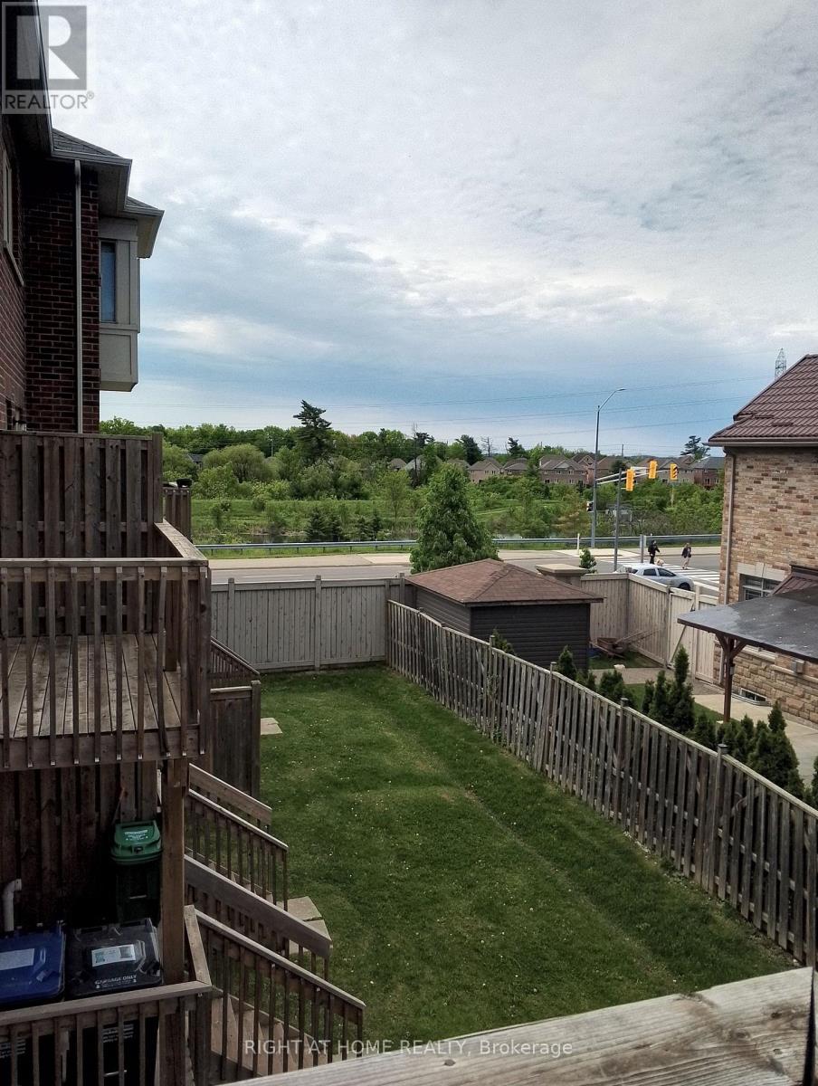32 Aspen Hills Road, Brampton, Ontario  L6Y 6E4 - Photo 9 - W13636836