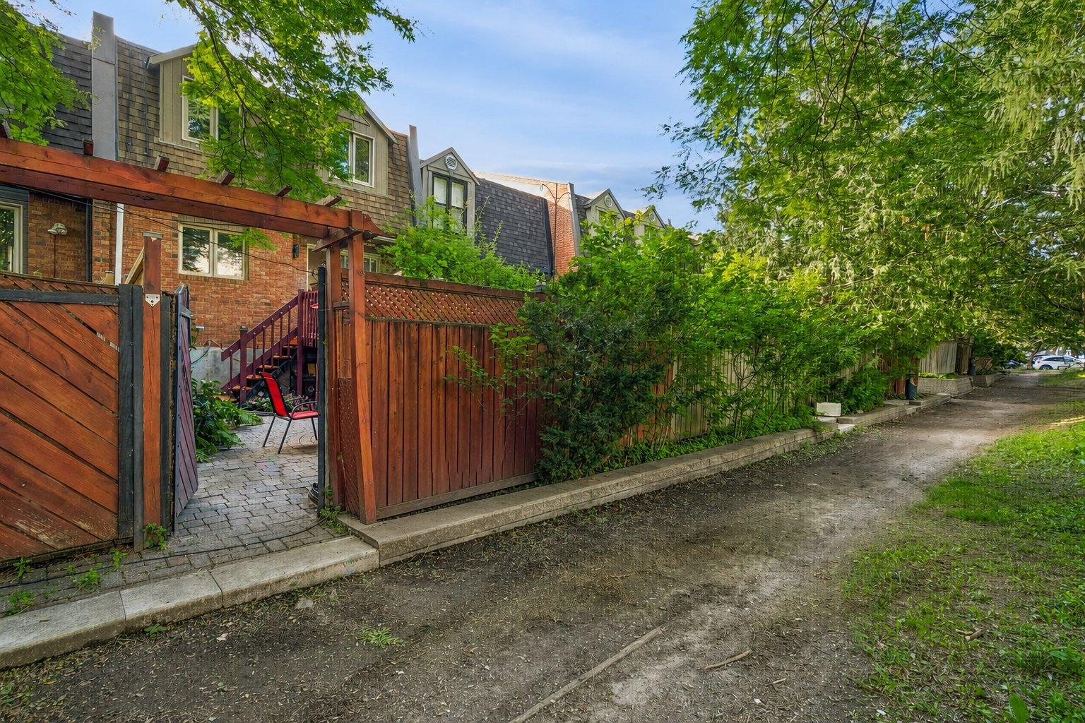 1902 Rue Workman Montréal (Le Sud-Ouest) Quebec Canada H3J2P2 5