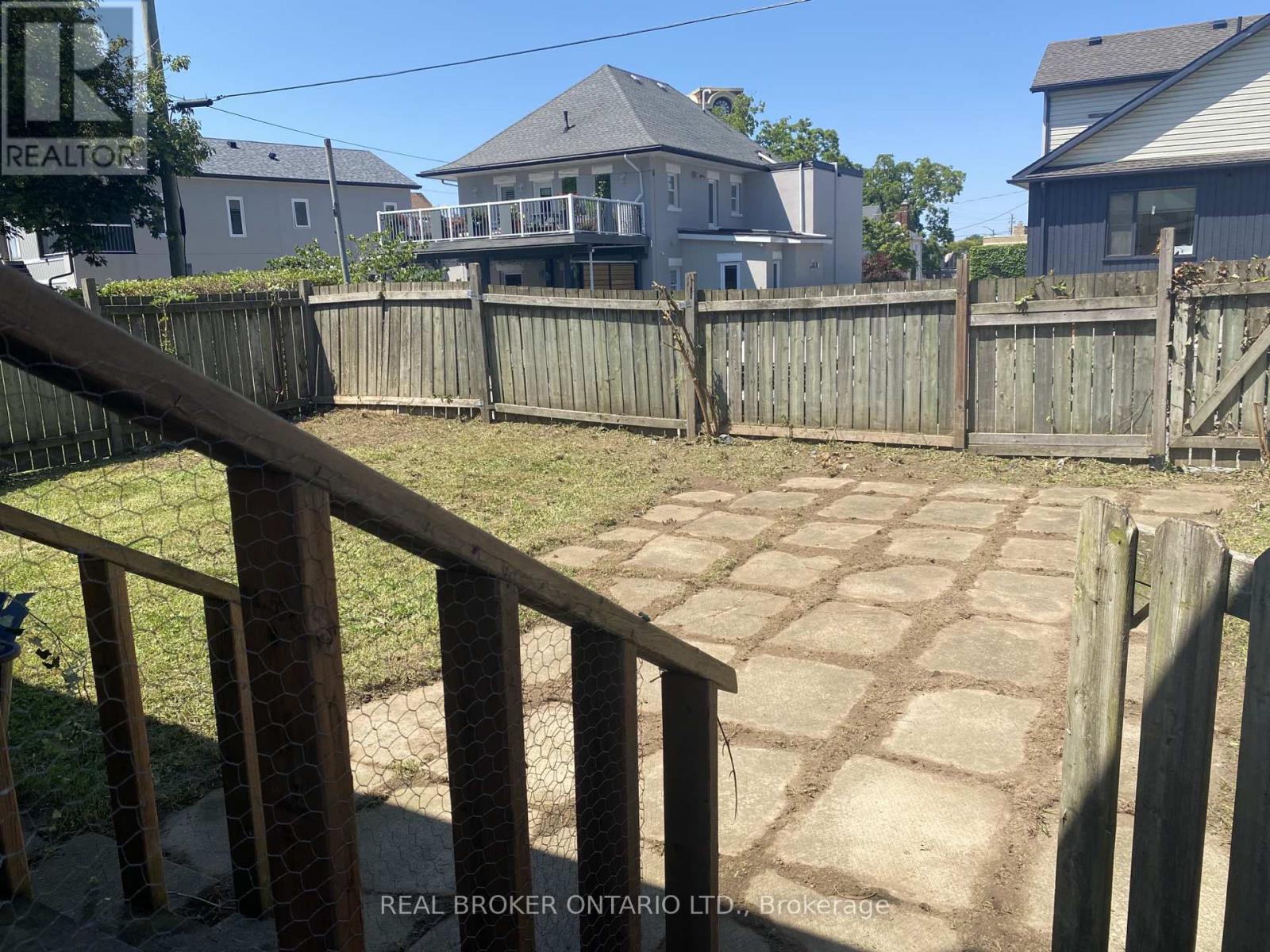 28 Grove Street, Welland, Ontario  L3B 4B4 - Photo 3 - X13541174