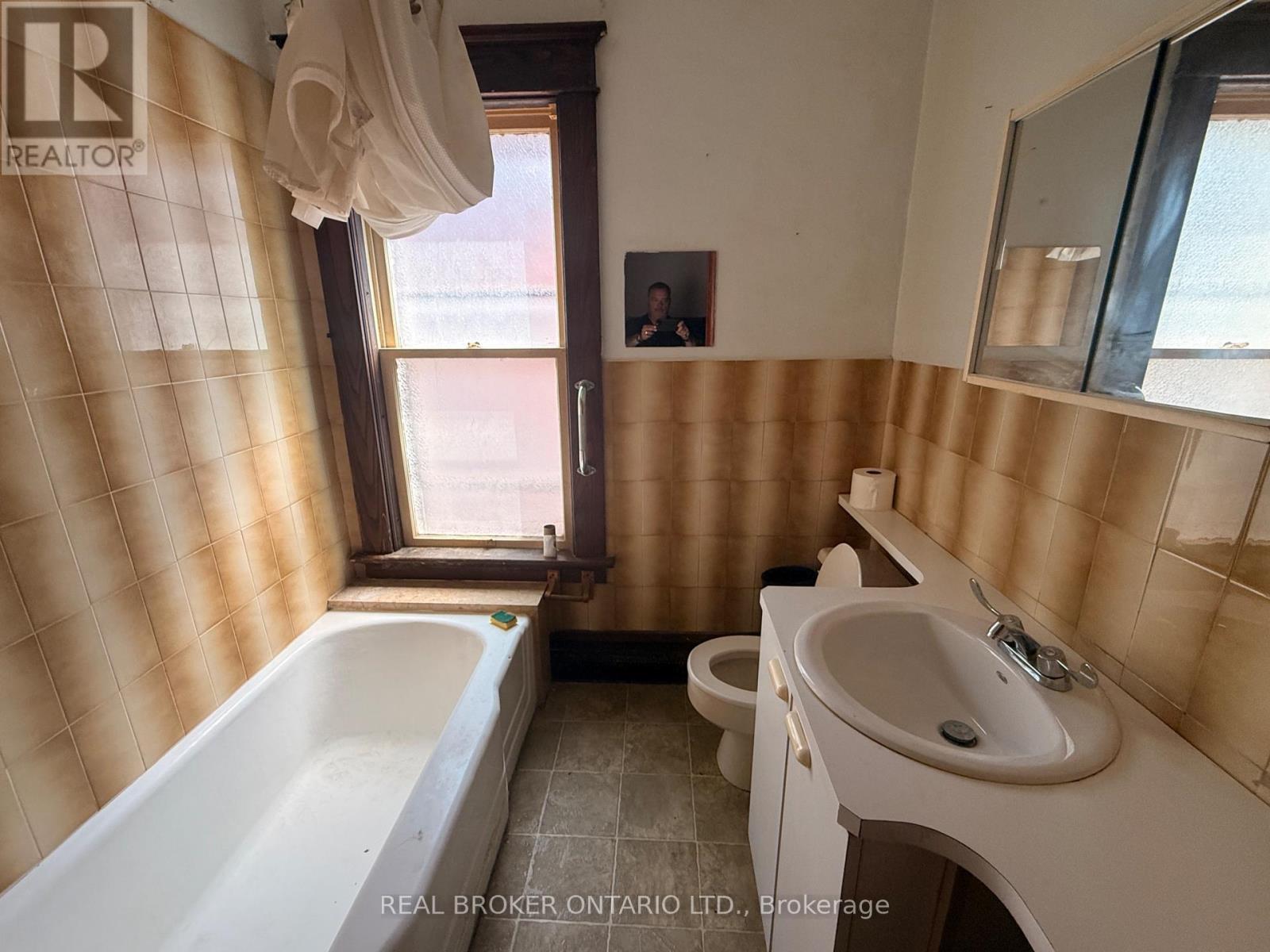 28 Grove Street, Welland, Ontario  L3B 4B4 - Photo 8 - X13541174