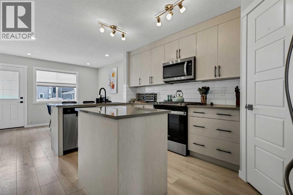 162 Chinook Gate Boulevard SW, Airdrie, Alberta  T4B 5J1 - Photo 10 - A2334495